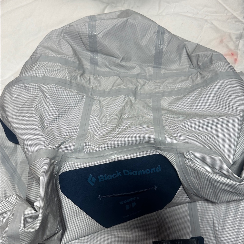 Black Diamond pullover packable rain shell - Picture 7 of 8